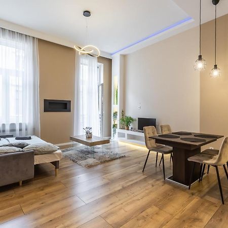 Csengery Deluxe Home With Balcony Budapest Exterior photo