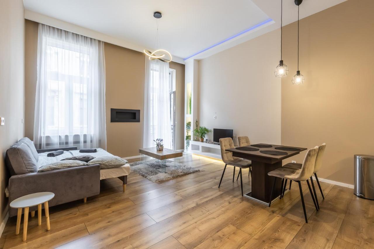 Csengery Deluxe Home With Balcony Budapest Exterior photo