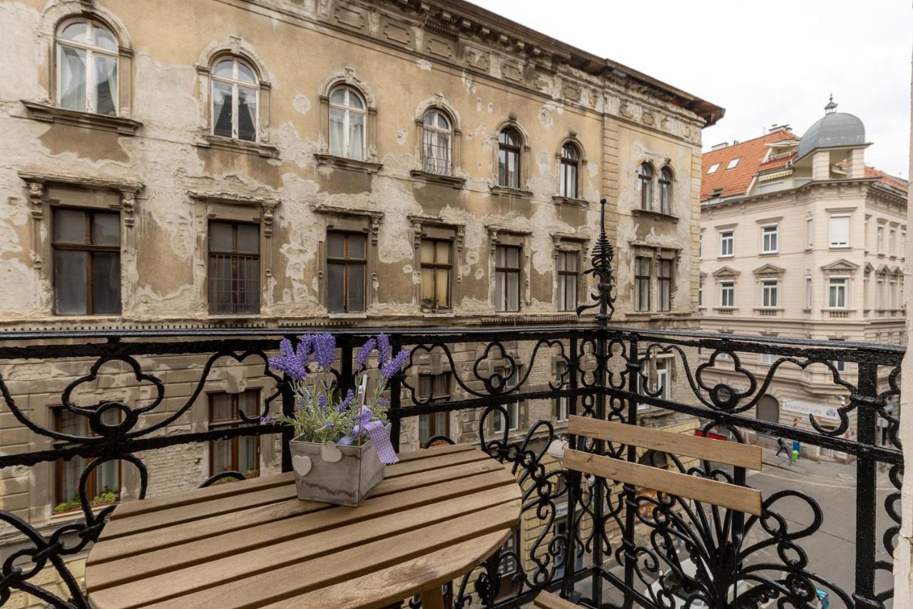 Csengery Deluxe Home With Balcony Budapest Exterior photo